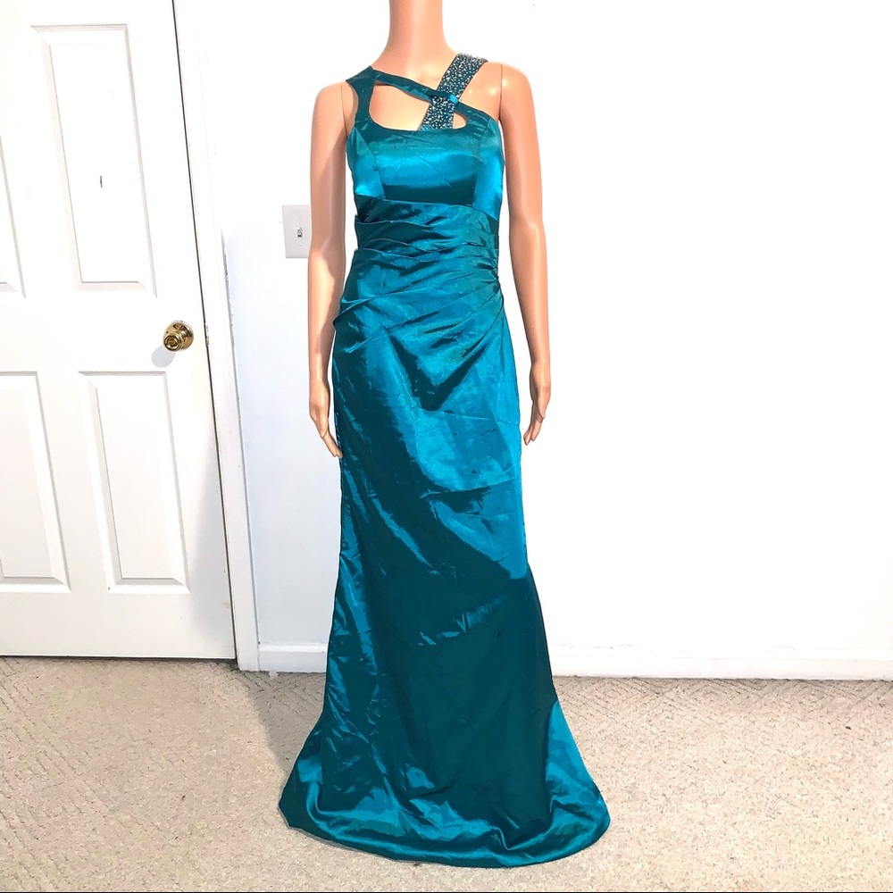 LIGHT IN THE BOX Asymmetric Jeweled Neck Detail Prom Gown